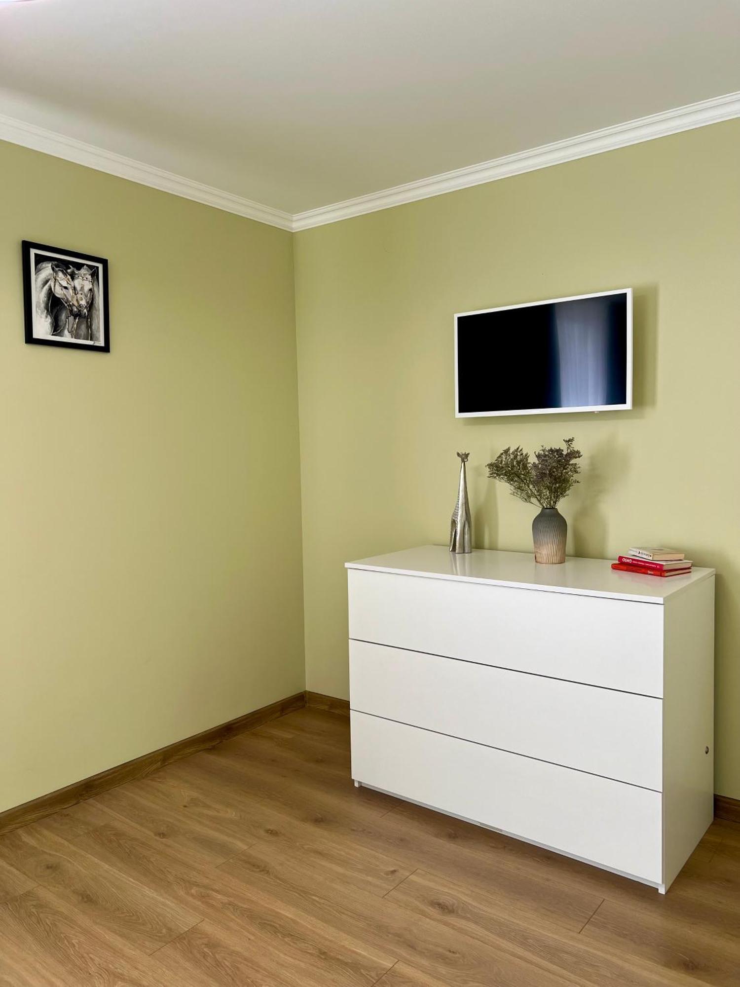 затишна біля парку центр міста Apartment