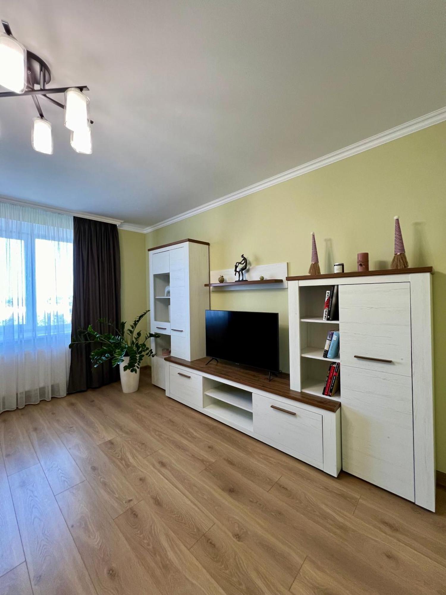 затишна біля парку центр міста Apartment