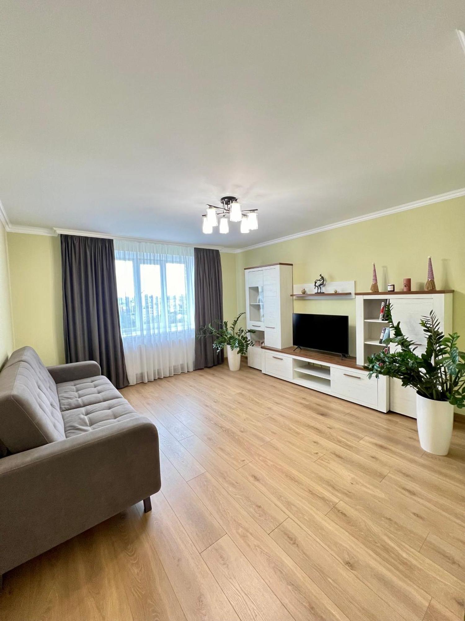 затишна біля парку центр міста Apartment