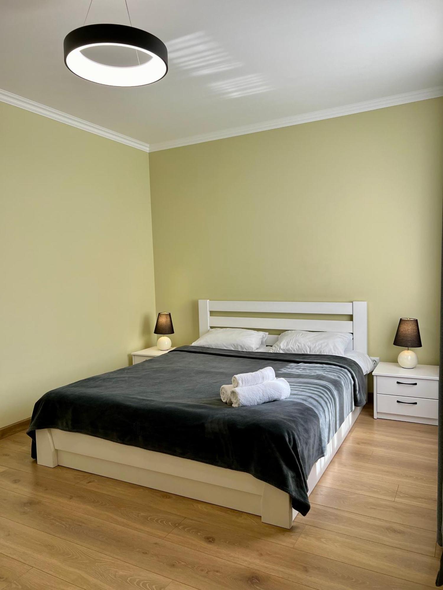 затишна біля парку центр міста Apartment